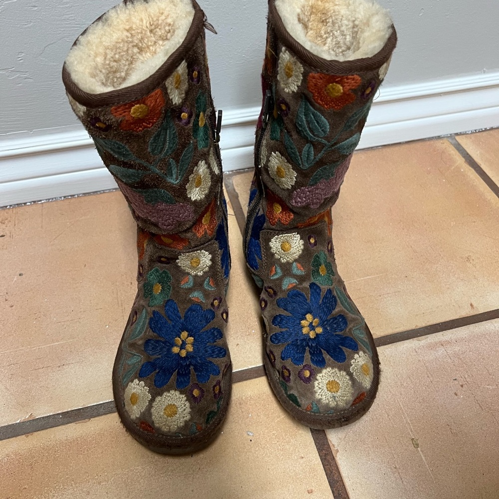 Womens UGG Boots size 7